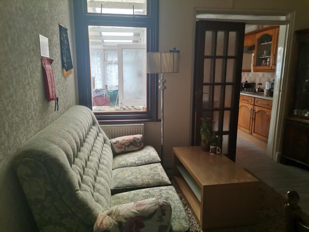 Double Room Available- London Seven Kings Seven Kings Train Station 일포드 외부 사진